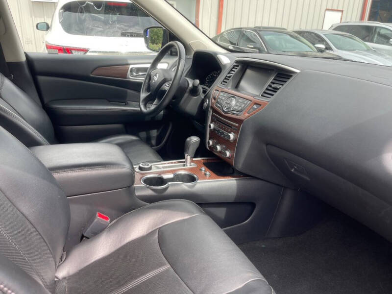 2017 Nissan Pathfinder Platinum