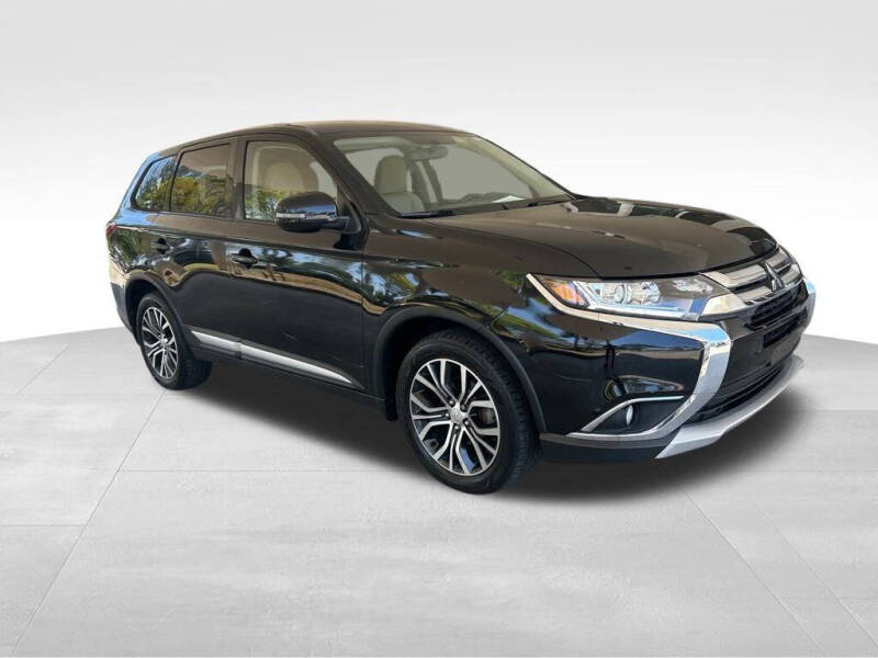 Used 2018 Mitsubishi Outlander SE with VIN JA4AZ3A36JJ001115 for sale in Davie, FL