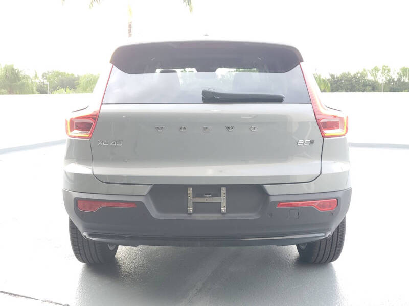 2026 Volvo XC40 B5 Ultra