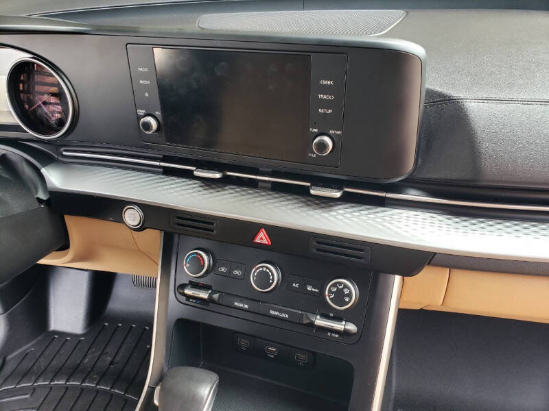 2023 Kia Carnival LX