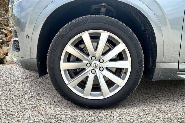 2017 Volvo XC90 T6 Momentum