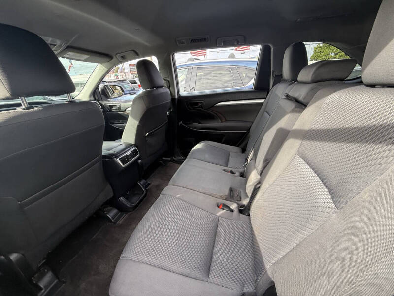 2015 Toyota Highlander LE