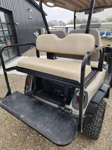 2014 E-Z-GO RXV 4