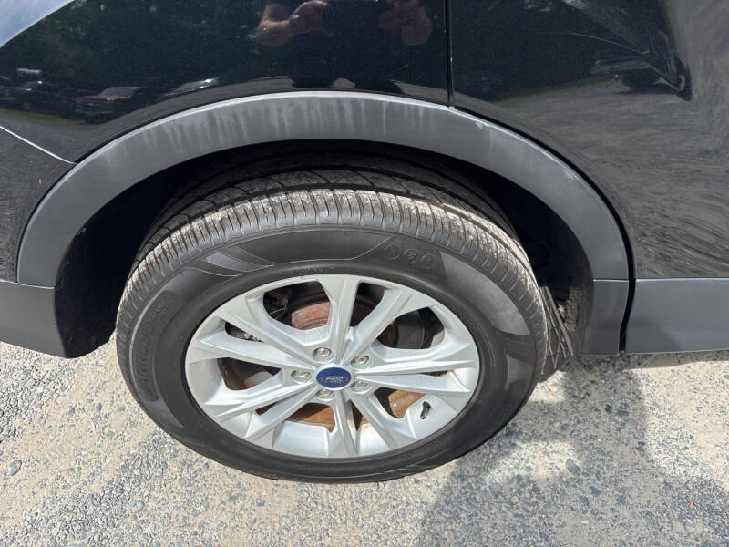 2017 Ford Escape SE - Photo 24