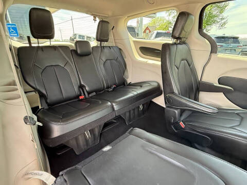 2024 Chrysler Pacifica Touring L