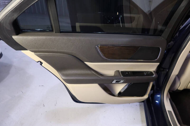 2017 Lincoln Continental Select