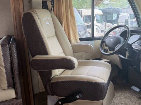 2015 Thor Motor Coach Axis