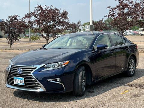 2017 Lexus ES 300h for sale at Direct Auto Sales LLC in Osseo MN