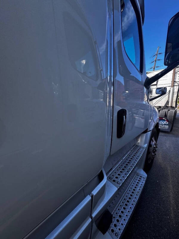 2020 Freightliner Cascadia