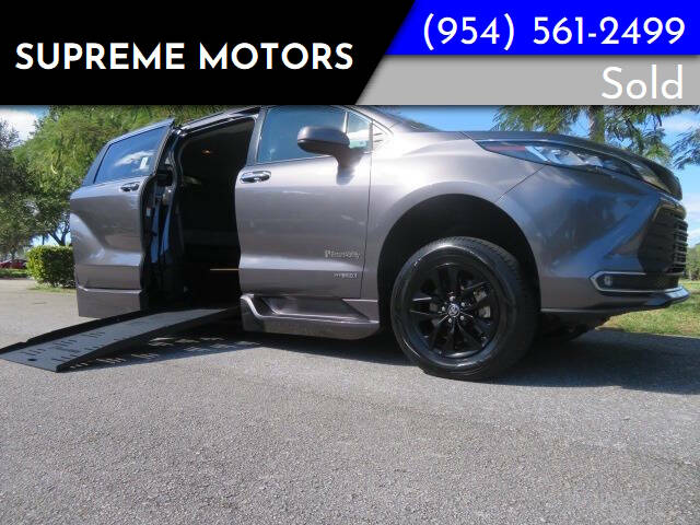 2021 Toyota Sienna XLE's photo