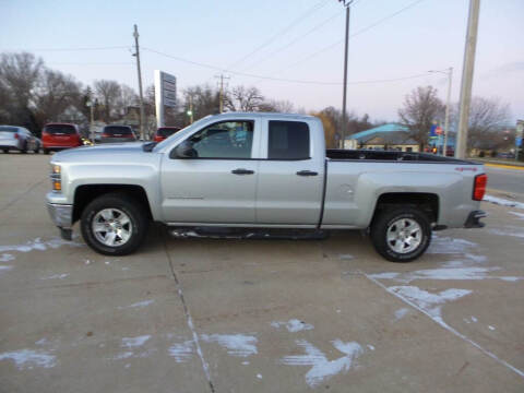 2014 Chevrolet Silverado 1500 for sale at WAYNE HALL CHRYSLER JEEP DODGE in Anamosa IA