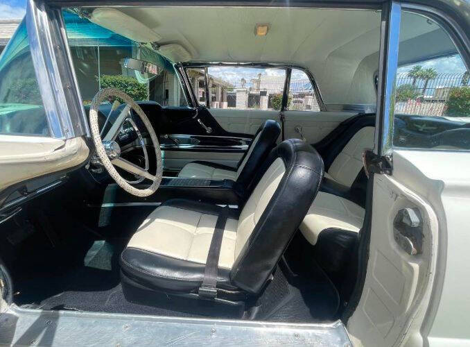 1960 Ford Thunderbird