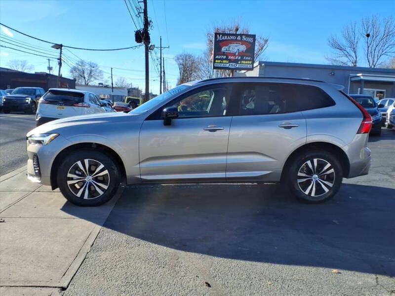 2025 Volvo XC60 B5 Core Dark Theme