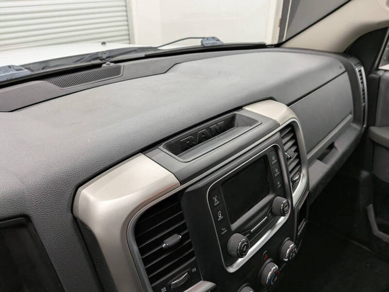 2016 RAM 1500 SLT