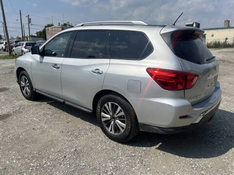 2017 Nissan Pathfinder SL