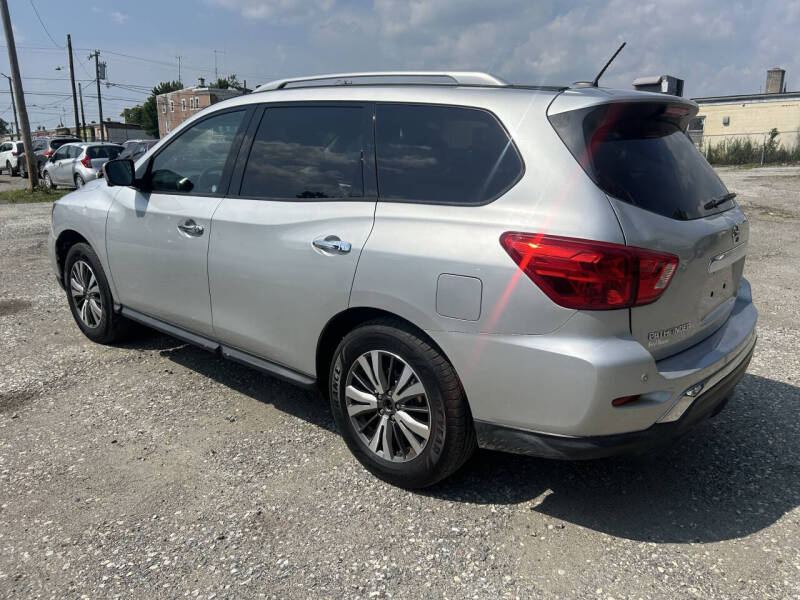 2017 Nissan Pathfinder SL