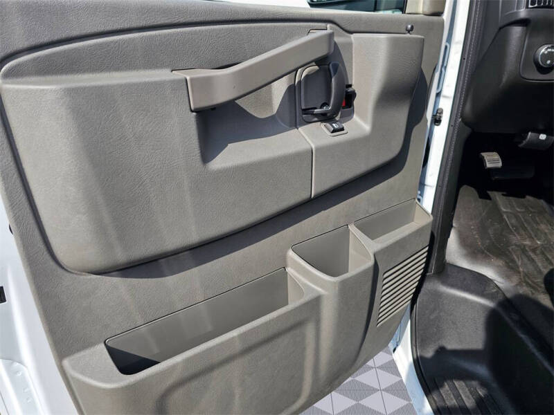 2025 Chevrolet Express 2500