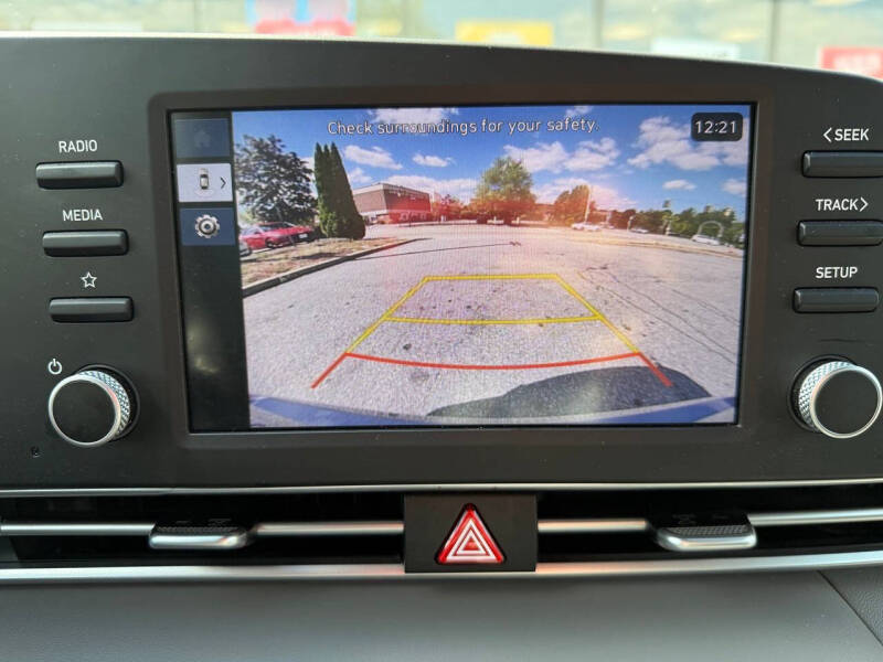 2024 Hyundai Elantra SE