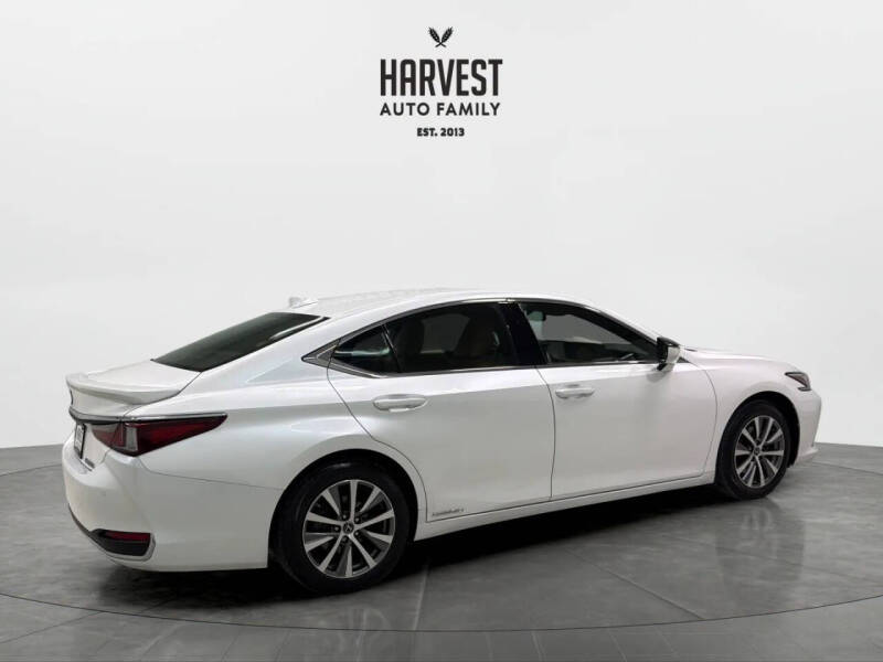 2021 Lexus ES 300h