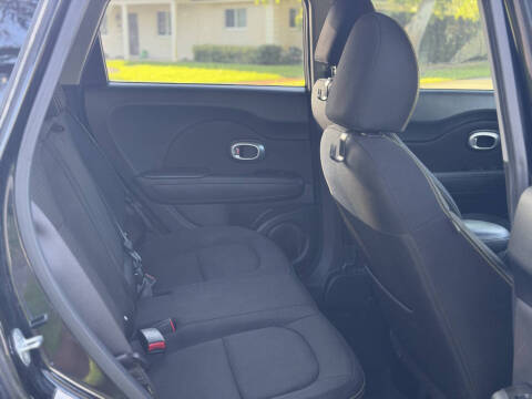 2016 Kia Soul +