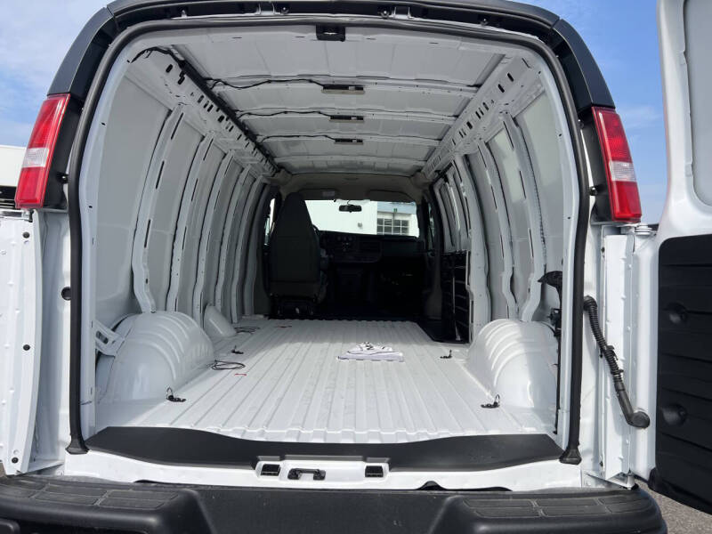 2025 Chevrolet Express 3500