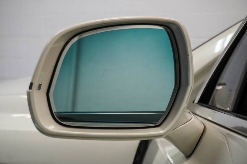 2023 Bentley Bentayga Azure V8