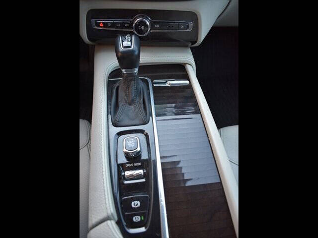 2018 Volvo XC90 T6 Momentum