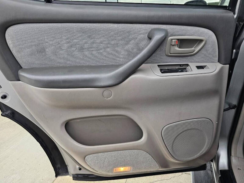 2005 Toyota Sequoia SR5