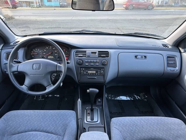 2001 Honda Accord LX photo 12