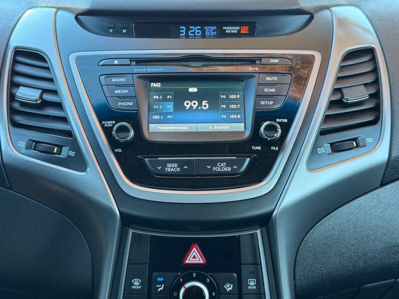 2015 Hyundai Elantra SE