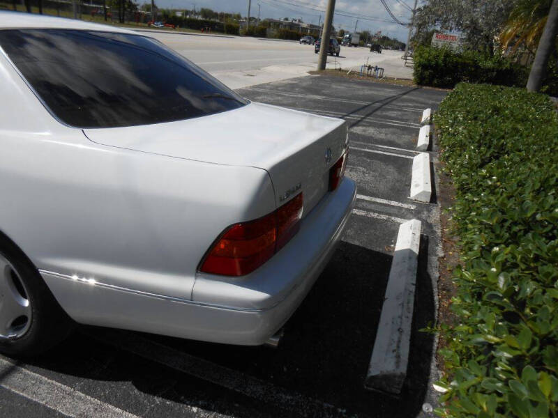 1999 Lexus LS 400