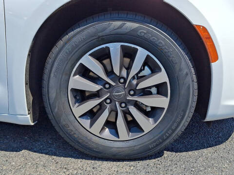 2024 Chrysler Pacifica Plug-In Hybrid Select