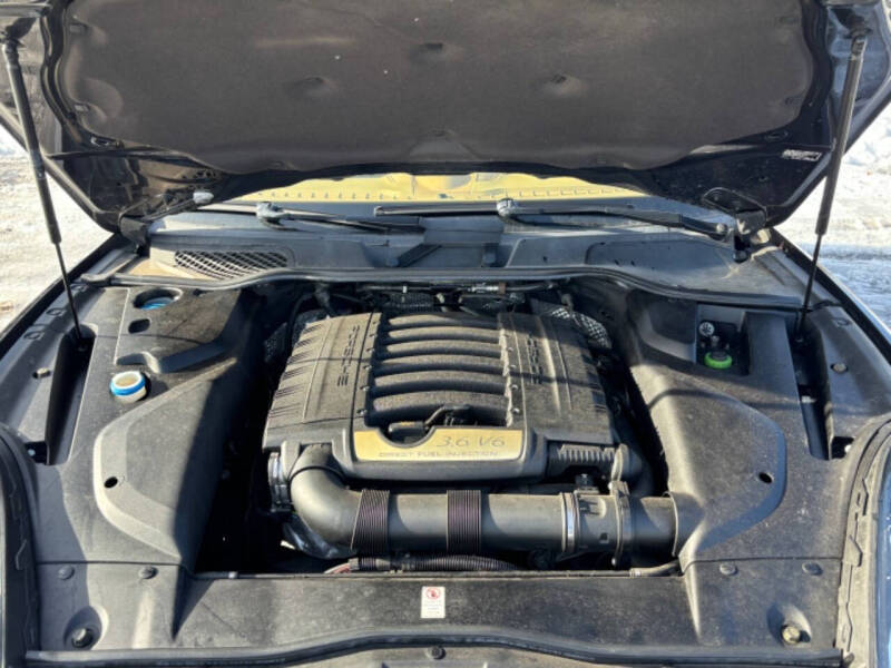 2017 Porsche Cayenne Platinum Edition