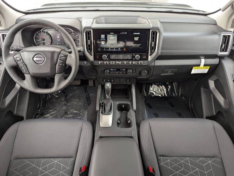 2025 Nissan Frontier SV