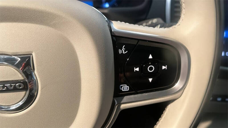 2023 Volvo XC90 B5 Core