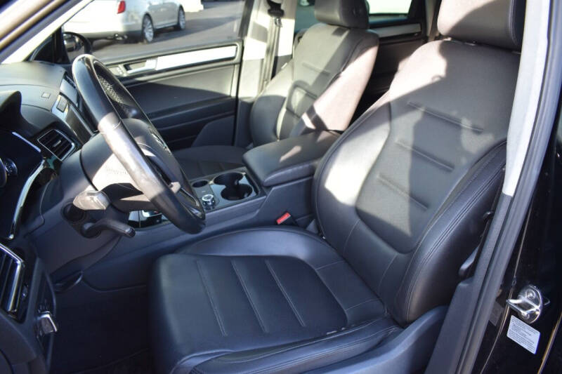 2011 Volkswagen Touareg VR6 Sport
