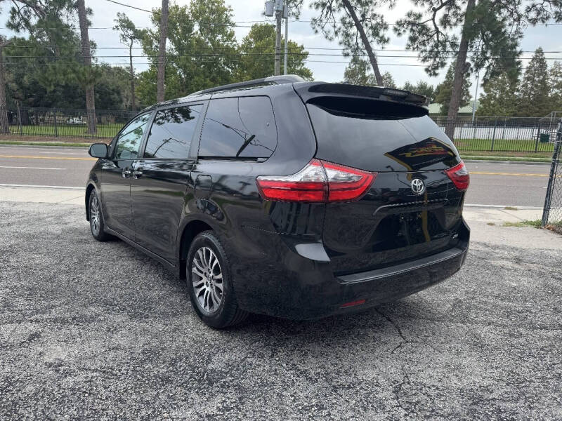 2020 Toyota Sienna XLE 8-Passenger