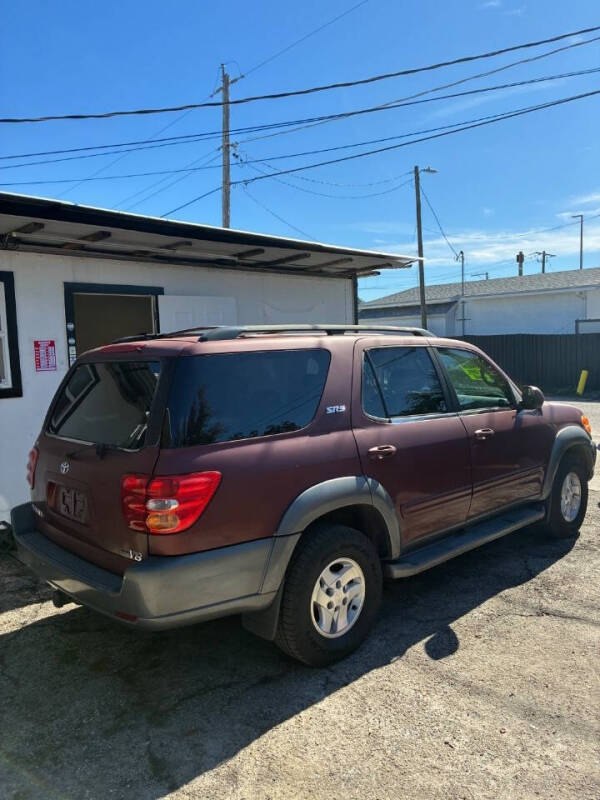 2004 Toyota Sequoia SR5