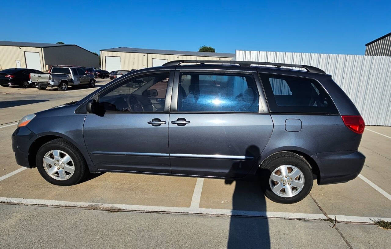 2006 Toyota Sienna for sale at CAR MARKET AUTO GROUP in Sugar Land, TX