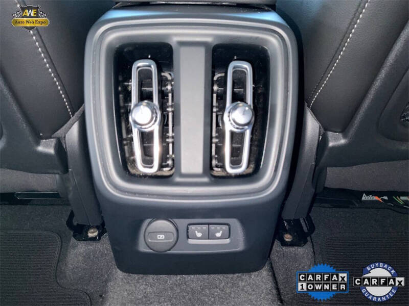 2024 Volvo XC40 B5 Plus Dark Theme