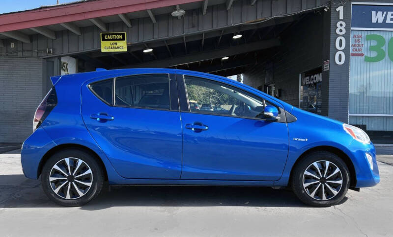 2015 Toyota Prius c Two photo 6