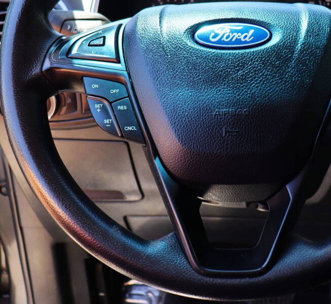 2020 Ford Edge SE