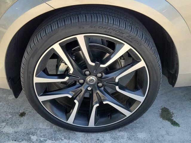2024 Volvo XC60 B5 Ultimate Dark Theme