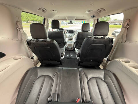 2017 Chrysler Pacifica Touring-L