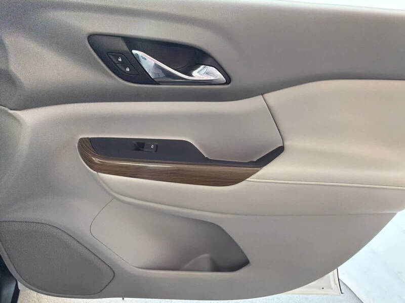 2017 GMC Acadia SLE-2