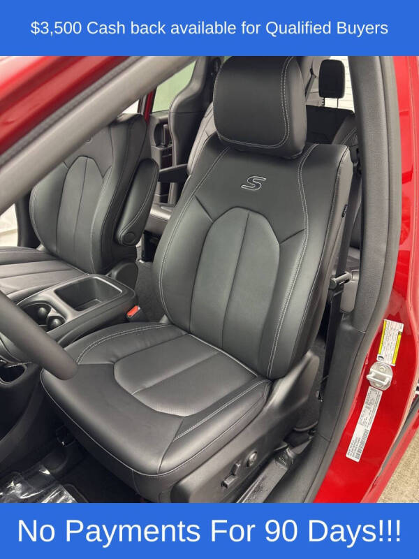 2026 Chrysler Pacifica Select