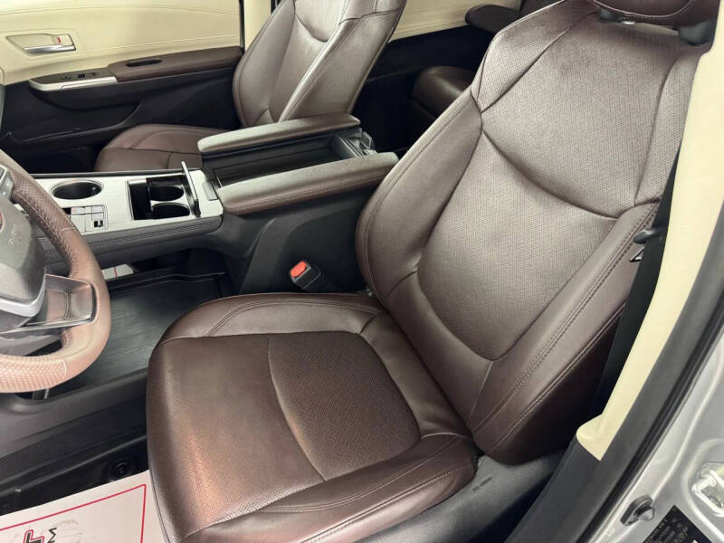2024 Toyota Sienna Platinum 7-Passenger