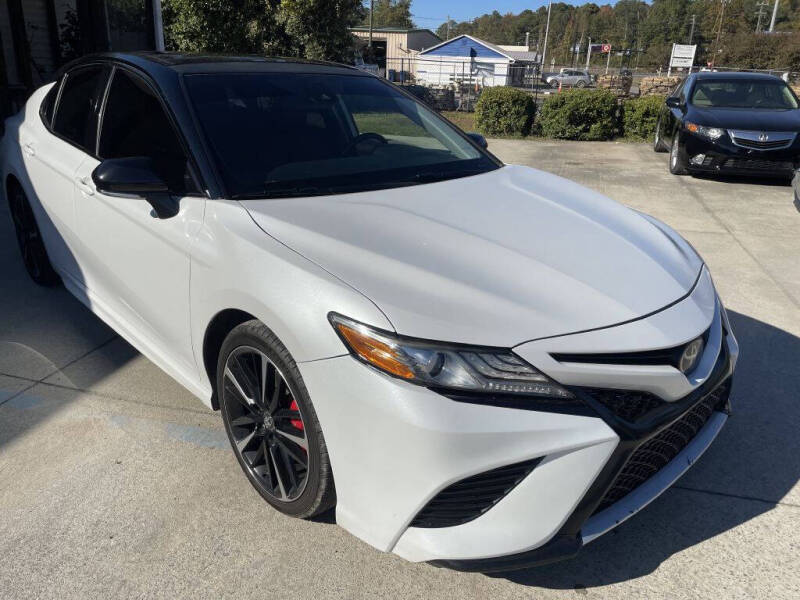 2019 Toyota Camry XSE photo 2