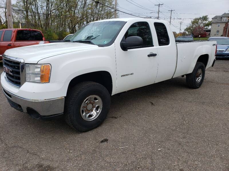 2010 GMC Sierra 2500HD for sale at MEDINA WHOLESALE LLC in Wadsworth OH