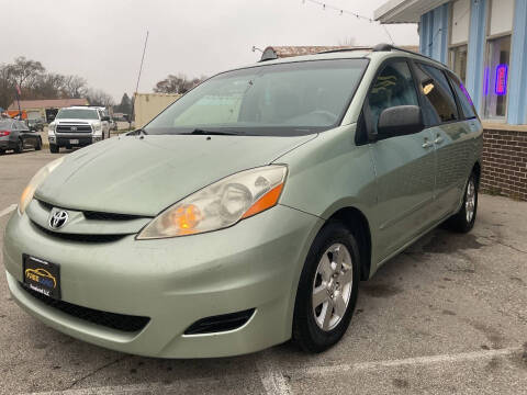 2009 Toyota Sienna LE 8-Passenger